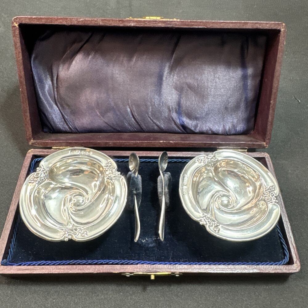 William Davenport Sterling Boxed Salt Cellars And Salt Spoons Birmingham c: 1905